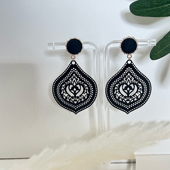 Edgy Art Nouveau Dangle Earrings - Stylish Ornate Earrings - Bohemian Earrings - Picture 4 of 9